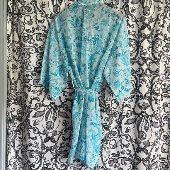 Beach coverup/ dressing robe new - Picture 2 of 5